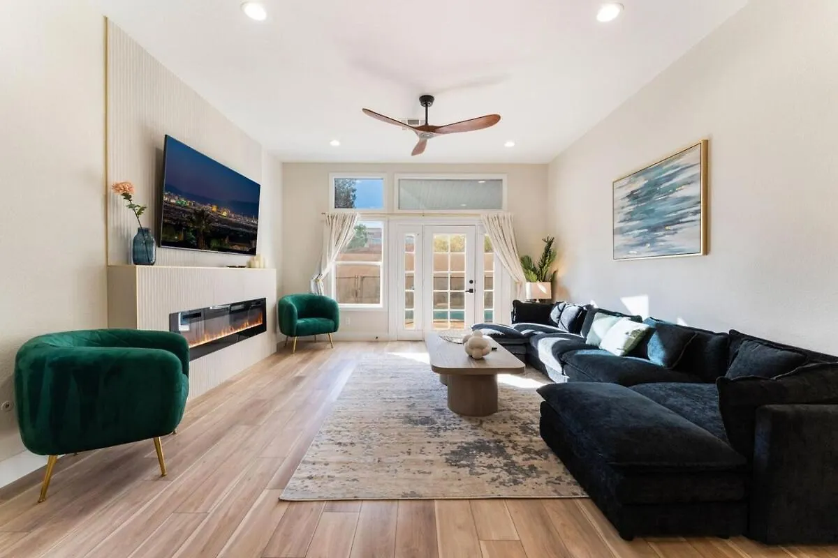 New! Spacious Vegas Oasis W Pool Sauna Las Vegas