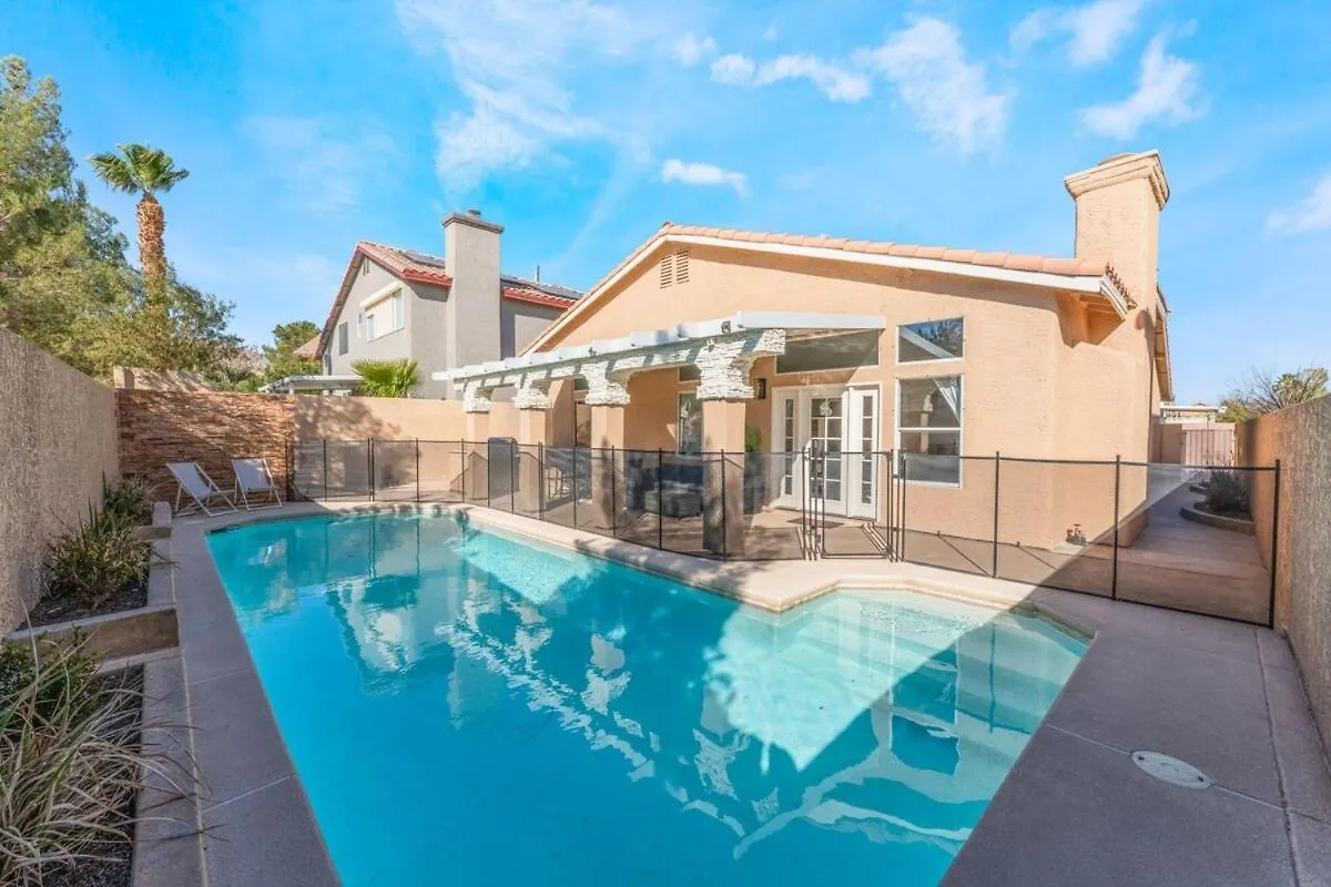 Holiday home New! Spacious Vegas Oasis W Pool Sauna Las Vegas