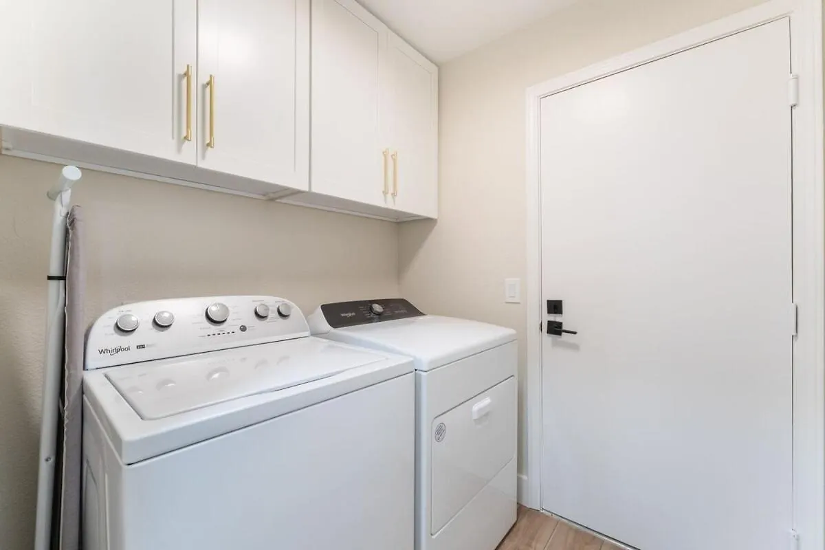 New! Spacious Vegas Oasis W Pool Sauna Las Vegas United States