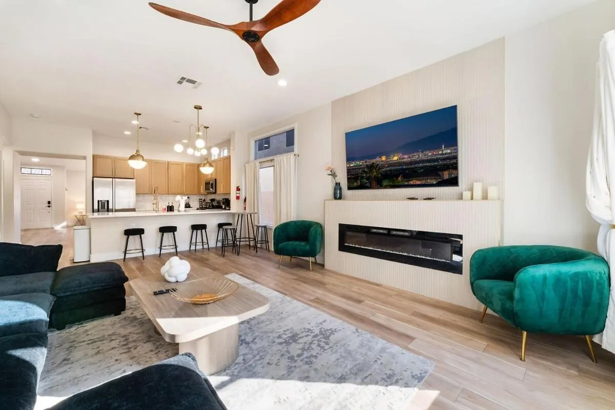 New! Spacious Vegas Oasis W Pool Sauna Las Vegas Holiday home