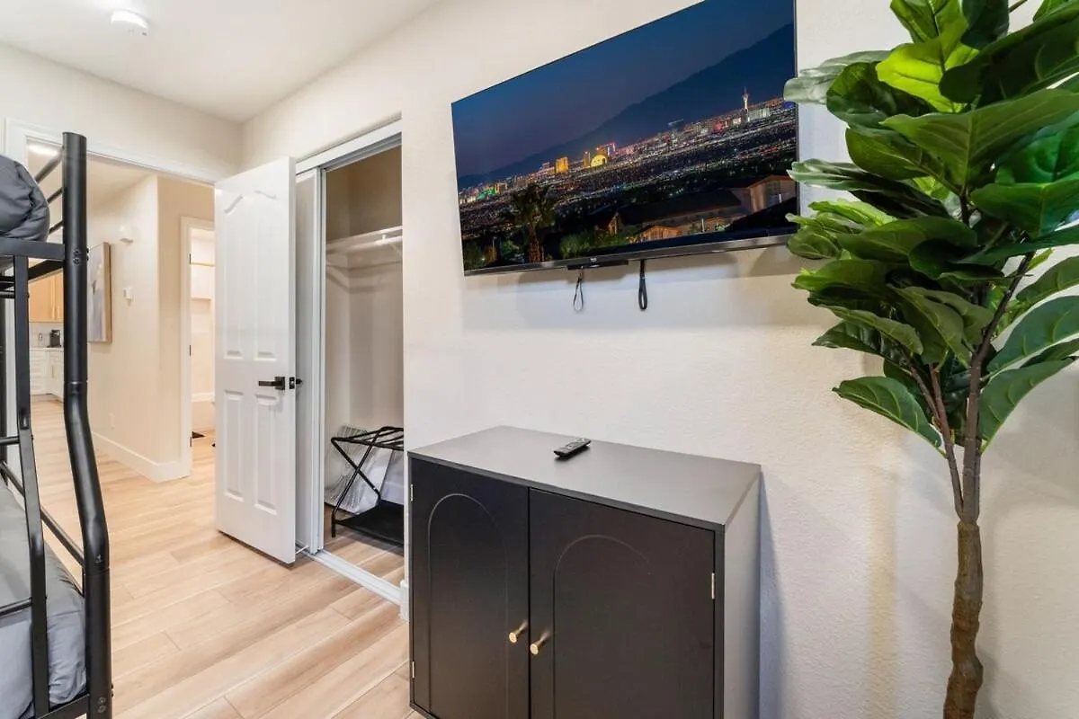 Holiday home New! Spacious Vegas Oasis W Pool Sauna Las Vegas