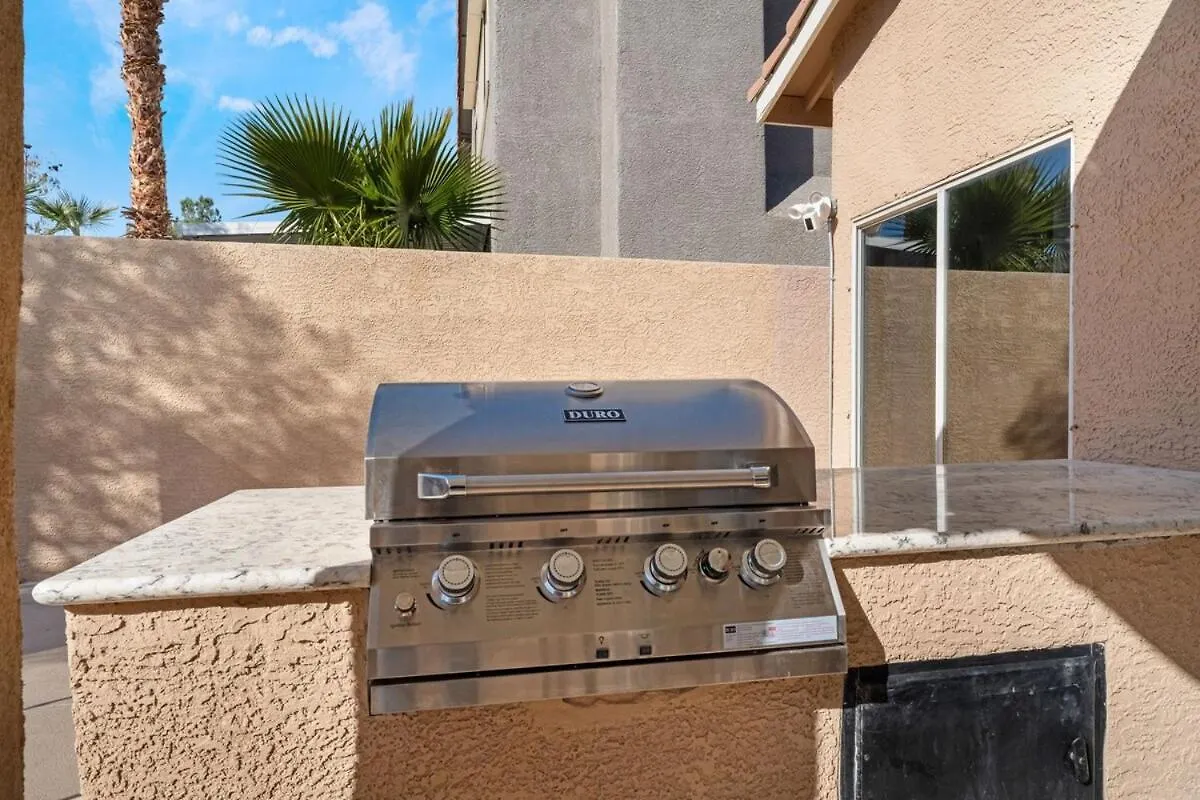 New! Spacious Vegas Oasis W Pool Sauna Las Vegas Holiday home