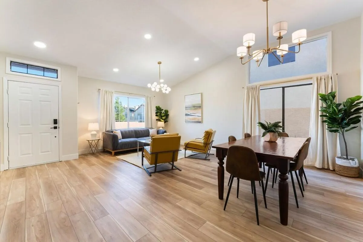 New! Spacious Vegas Oasis W Pool Sauna Las Vegas